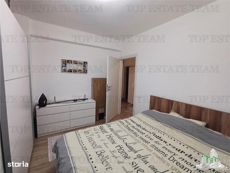 Apartament cu 3 camere semidecomandat în Roșu