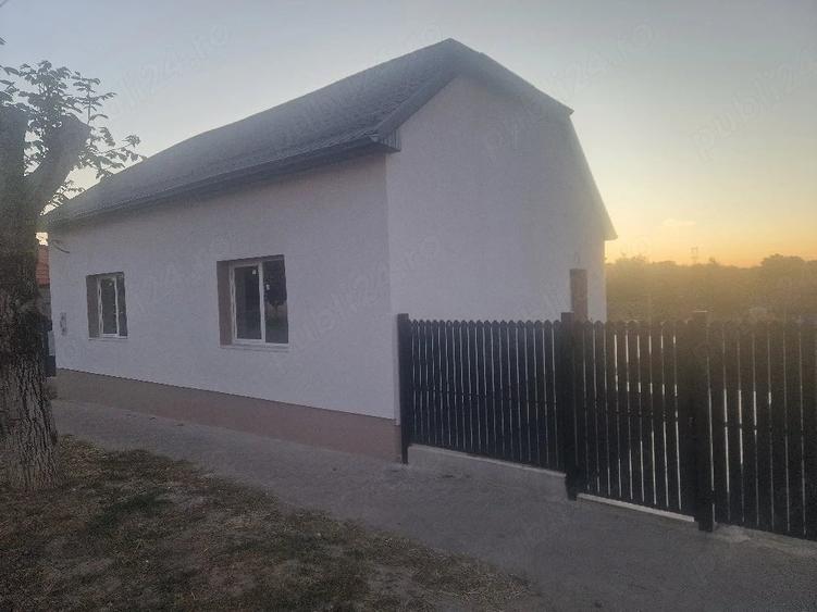 Casă cu 3 camere cu Teren 480 Mp în Utvin