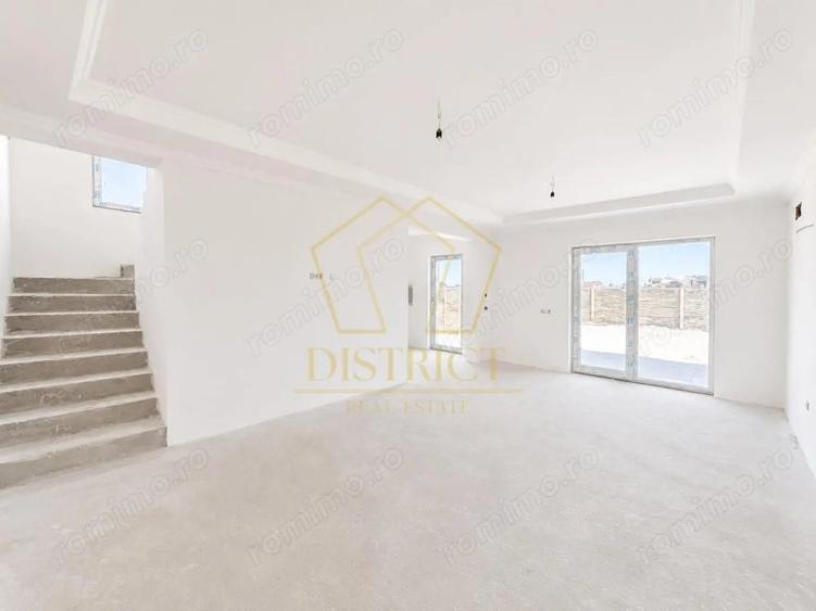 Casă cu 5 camere cu Teren 300 Mp în Săcălaz