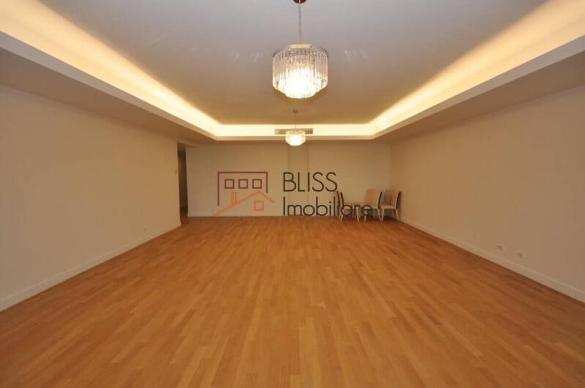Apartament cu 4 camere decomandat în Herăstrău