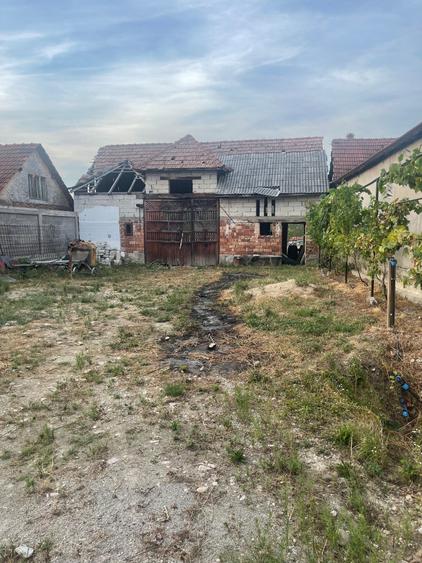 Casă cu 3 camere în Pietroasa