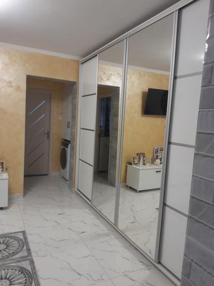 Apartament cu 2 camere semidecomandat în Stejerei