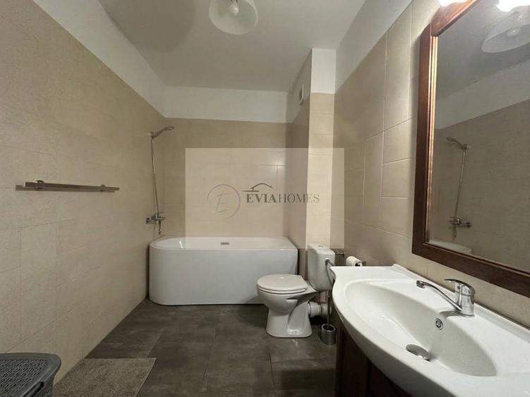 Apartament cu 3 camere semidecomandat, mobilat în Bună Ziua