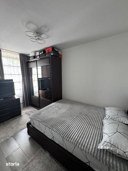 Apartament cu 3 camere semidecomandat în Calea București