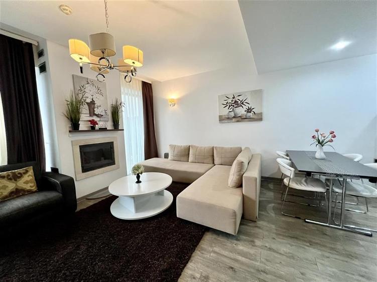 Apartament cu 3 camere decomandat, mobilat în Poiana Brașov