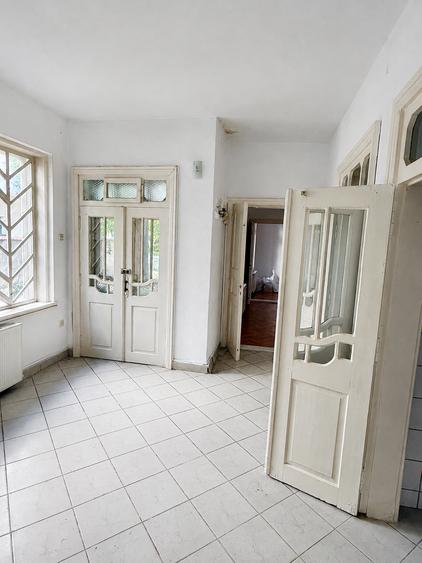 Casă individuală cu 5 camere cu Garaj în Tei