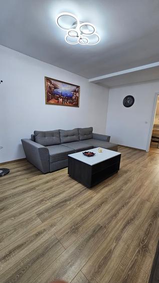 Apartament cu 3 camere semidecomandat în Cug
