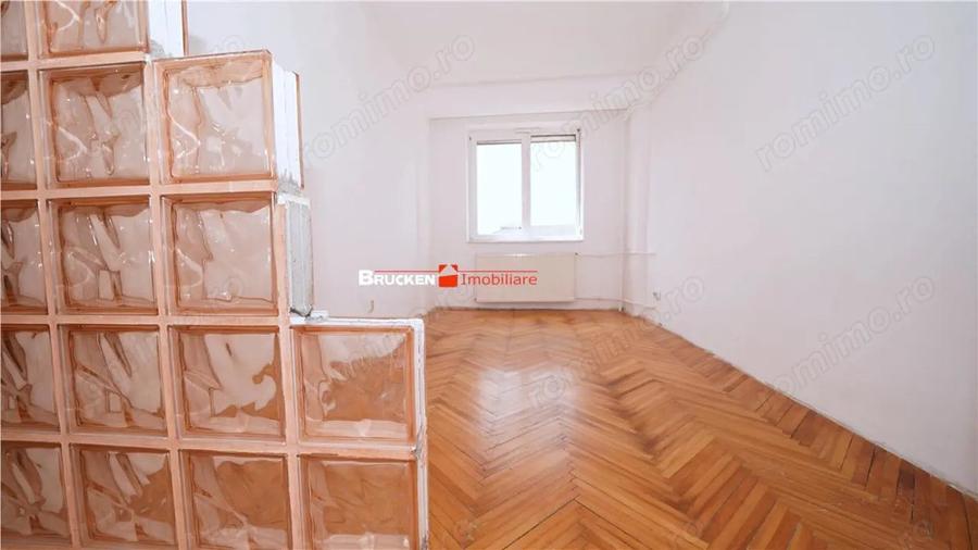 Apartament cu 3 camere decomandat în Decebal