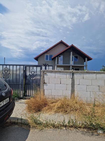 Casă cu 4 camere în Cerneți