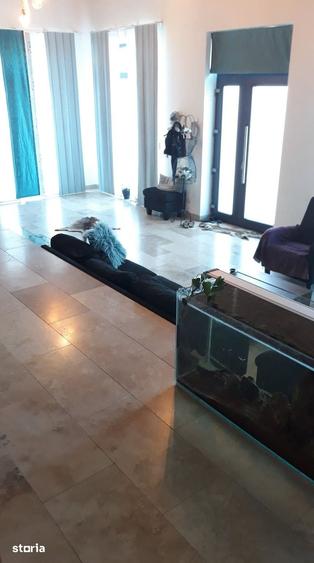 Casă cu 5 camere cu Teren 1200 Mp în Mihai Eminescu