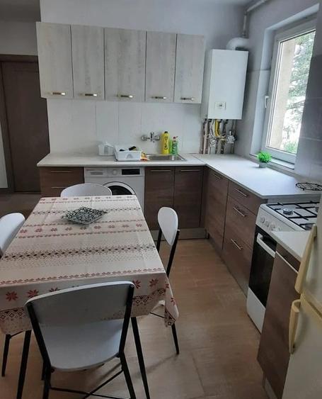 Apartament cu 3 camere decomandat în Dâmbu Pietros