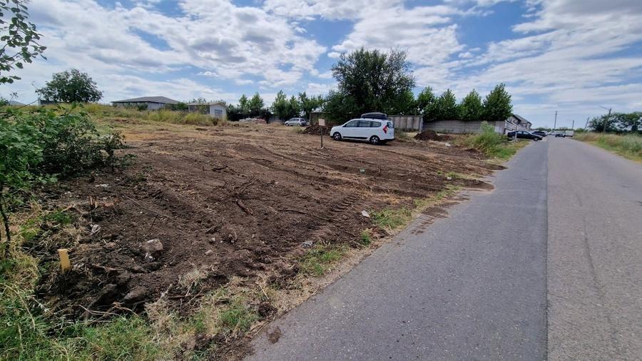 Teren Construcții intravilan de 4904 mp, în Frumușani