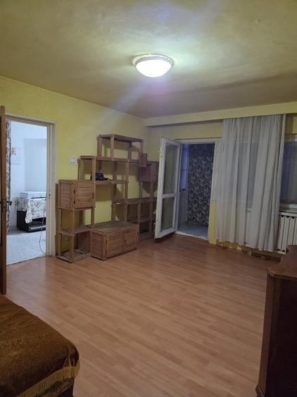 Garsonieră decomandată în Vitan