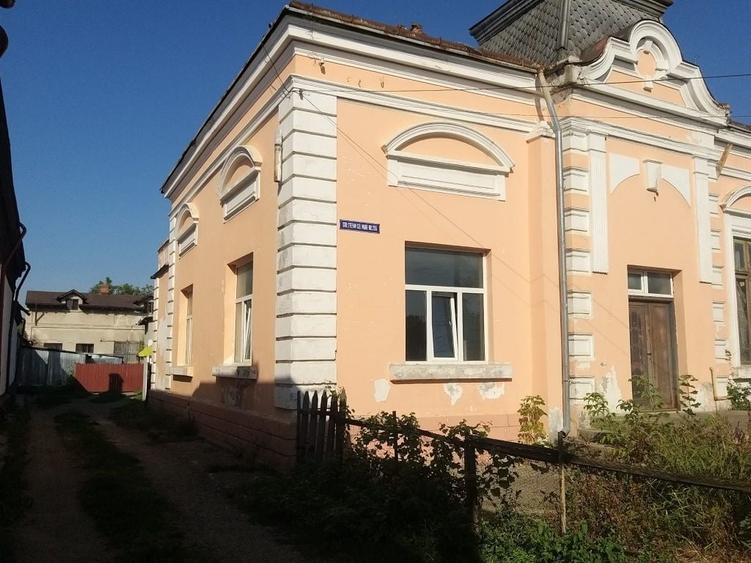 Casă cu 2 camere în Roman
