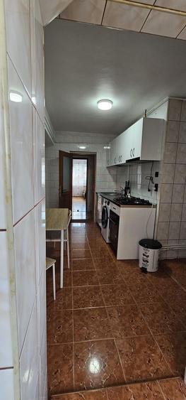 Apartament cu 3 camere decomandat, mobilat în Central