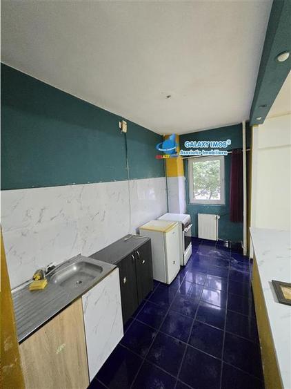 Apartament cu 4 camere semidecomandat, mobilat în Fundeni