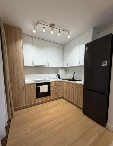Apartament cu 3 camere semidecomandat, mobilat în Floreasca