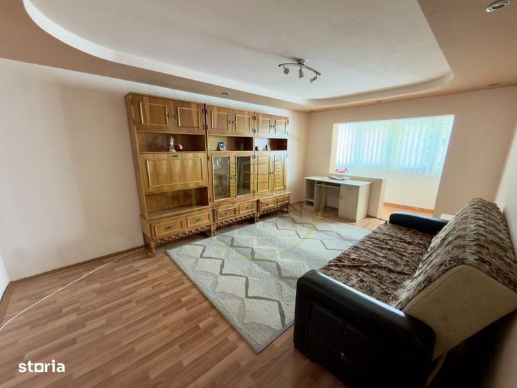 Apartament cu 3 camere decomandat în Craiovița Nouă