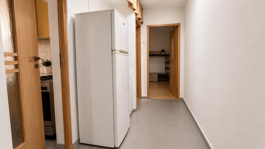 Apartament cu 2 camere semidecomandat în Girocului