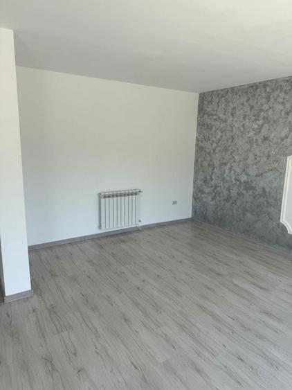 Casă cu 4 camere în Exterior Vest