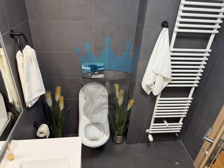 Apartament cu 3 camere semidecomandat, mobilat în Pipera