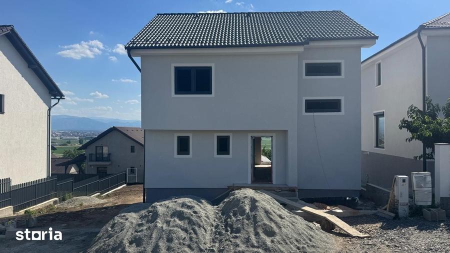 Casă cu 4 camere cu Teren 400 Mp în Șura Mare