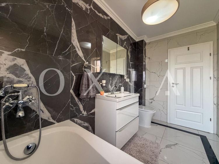 Apartament cu 3 camere semidecomandat, mobilat în Giroc