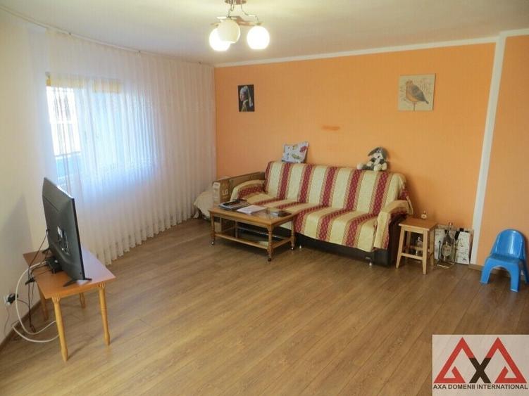 Apartament cu 2 camere decomandat în P-ța Alba Iulia