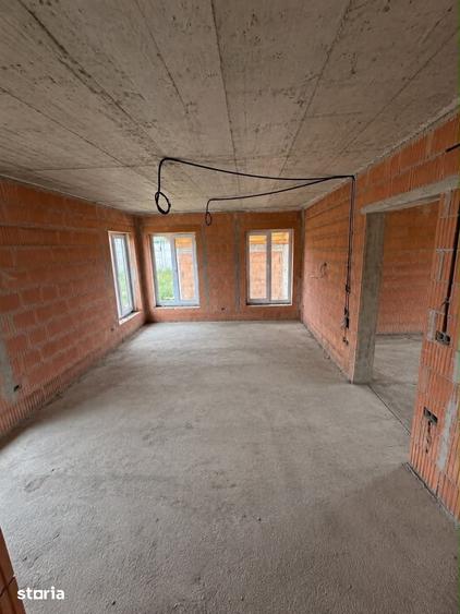 Casă cu 5 camere cu Teren 550 Mp în Central