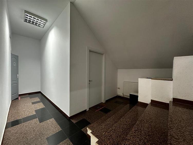 Birou, de 55 mp, în Central