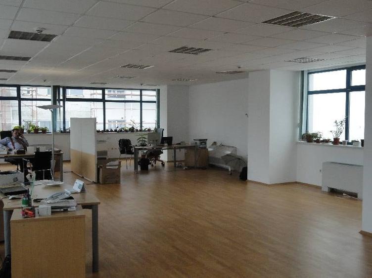Birou, de 200 mp, în Unirii