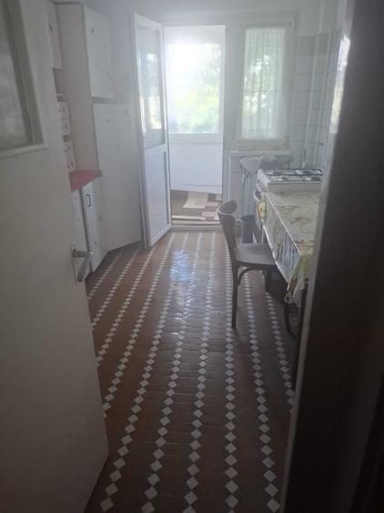 Apartament cu 4 camere semidecomandat în Central