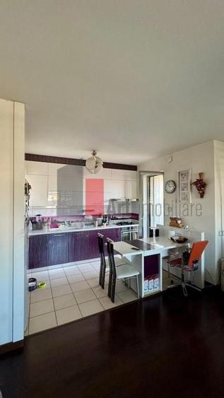 Apartament cu 3 camere decomandat în Tineretului