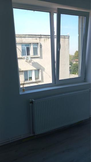 Apartament cu 2 camere semidecomandat în CET