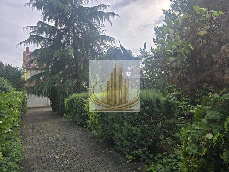 Casă cu Teren 1150 Mp în Central