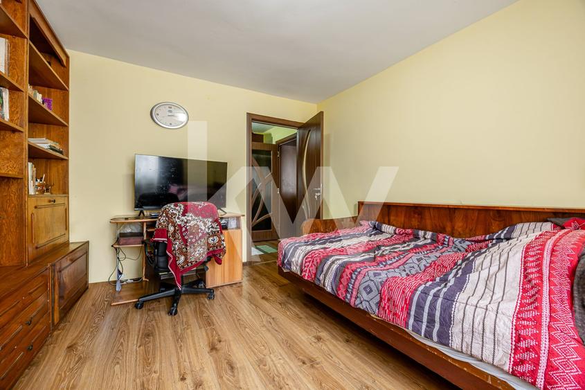Apartament cu 3 camere semidecomandat în Noua
