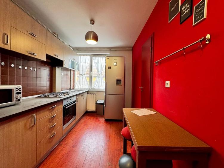 Apartament cu 2 camere semidecomandat, mobilat în Central
