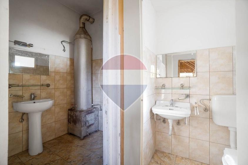 Casă individuală cu 6 camere cu Teren 5178 Mp în Vâlcele