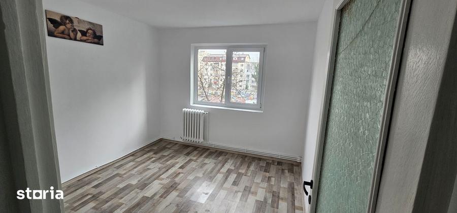 Apartament cu 3 camere semidecomandat zona Mircea cel Batran - 3