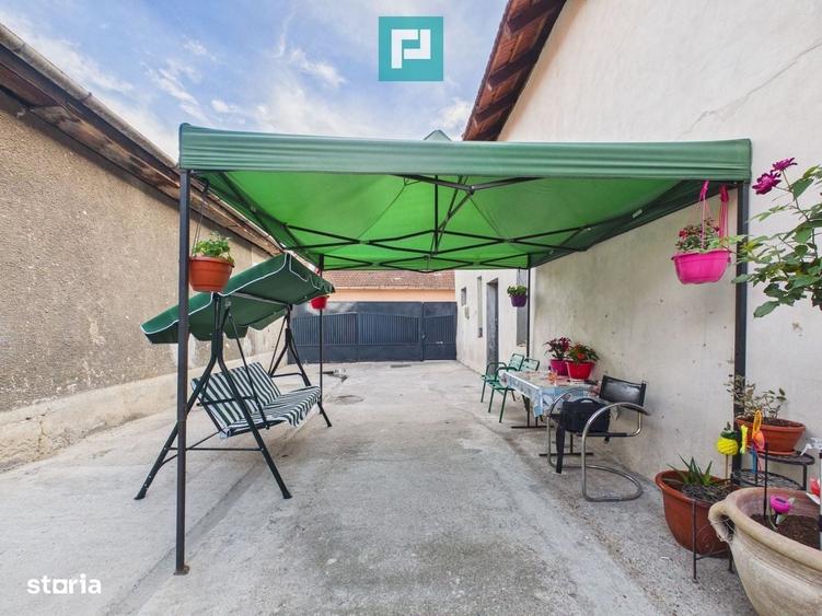 Casa P+E cu doua apartamente, zona Dragasani - 2