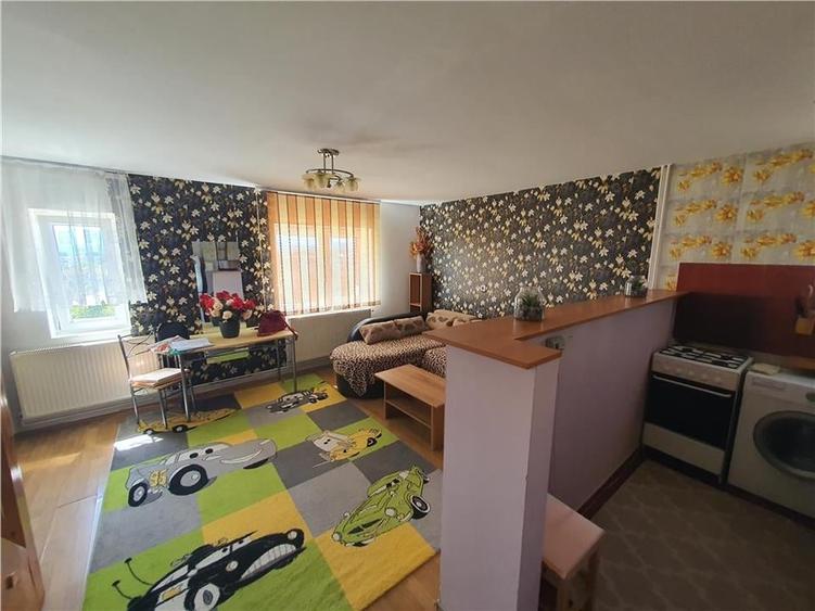 Apartament cu 2 camere semidecomandat, mobilat în Vasile Aaron