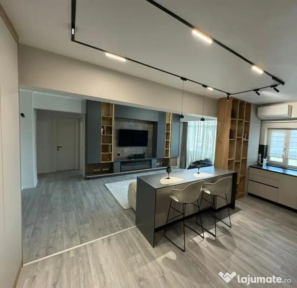 Apartament cu 4 camere decomandat în Central