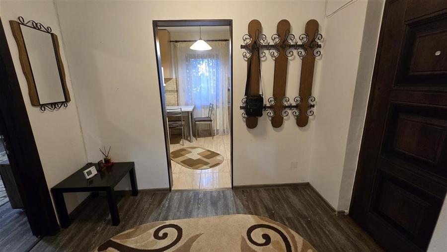 Apartament cu 3 camere decomandat, mobilat în Central