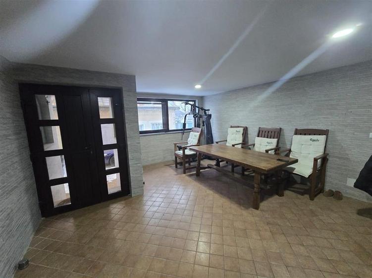 Casă individuală cu 4 camere cu Teren 7000 Mp în Mitocu Dragomirnei