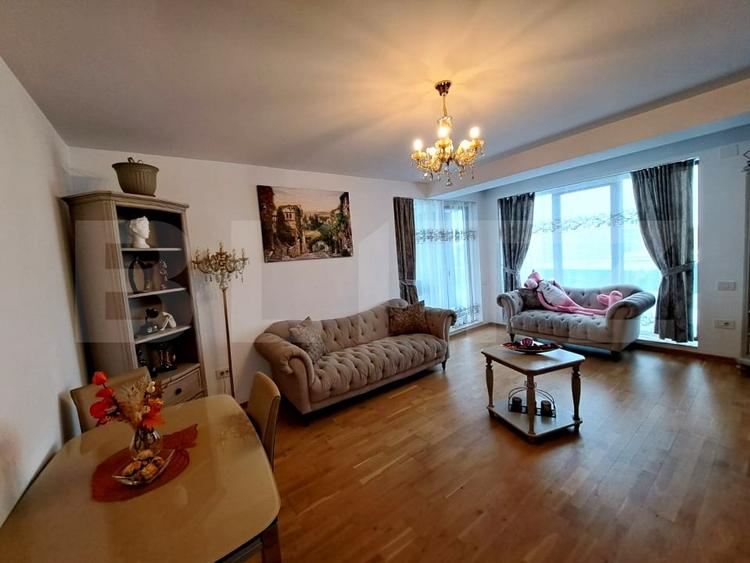 Penthouse cu 3 camere decomandat, mobilat în Central