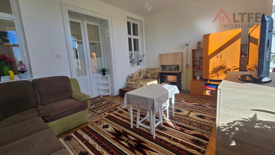 Apartament cu 3 camere semidecomandat în Central