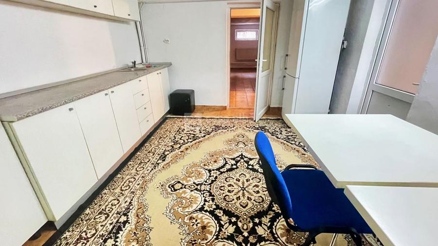 Casă individuală cu 12 camere decomandat cu Canalizare în Sărărie