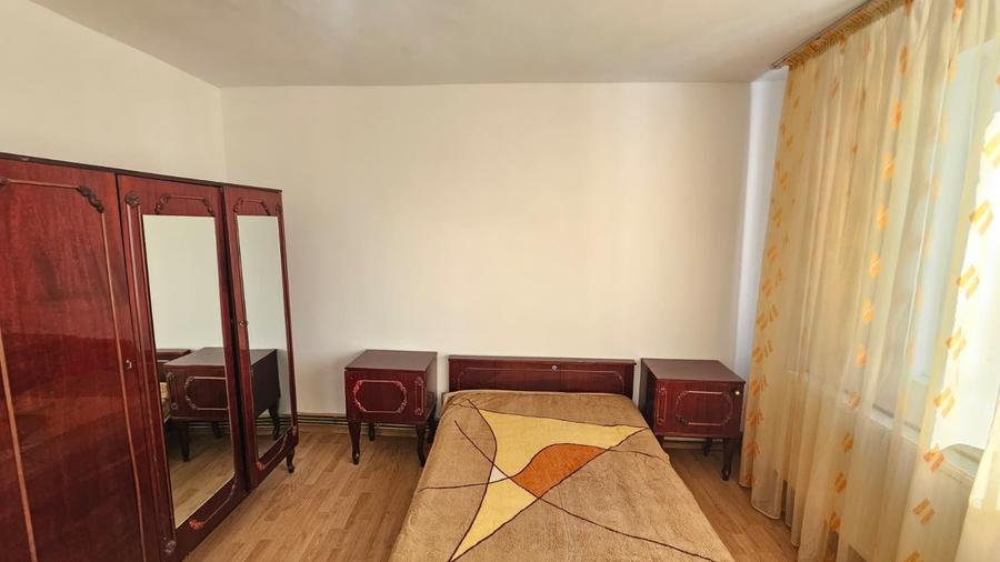 Apartament cu 3 camere decomandat în Micro 13