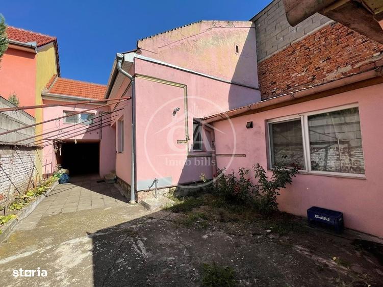 Casă cu 4 camere decomandat în Central