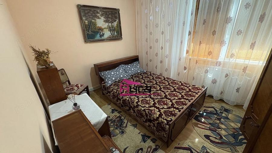 Inchiriez apartament 2 camere zona Str.Isaccei - 12